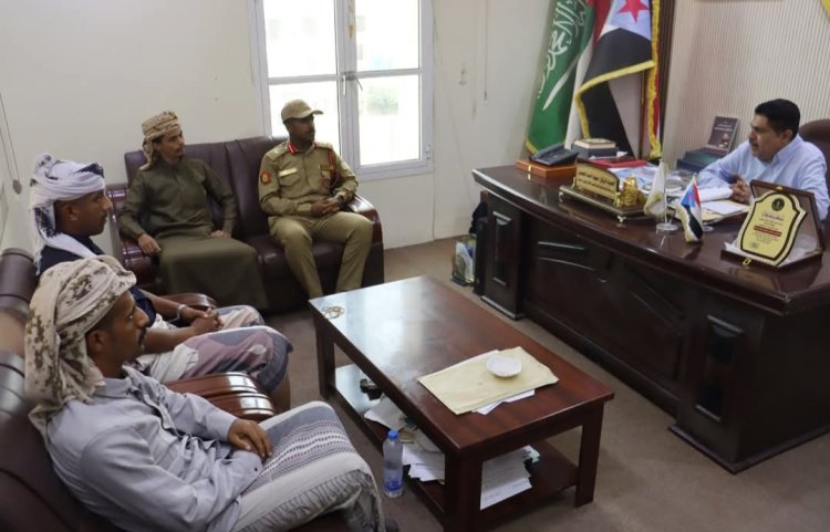 رئيس تنفيذية انتقالي حضرموت يلتقي خريجي الكلية العسكرية بعدن ويكرم المتفوقين