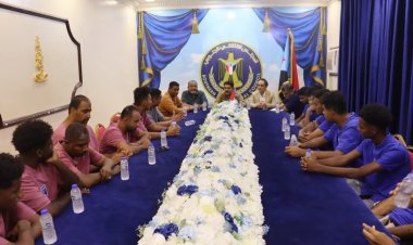 رئيس تنفيذية انتقالي حضرموت يستقبل إدارة ولاعبي نادي تضامن حضرموت ويكرمهم بمناسبة تأهلهم إلى دوري الدرجة الأولى لكرة السلة