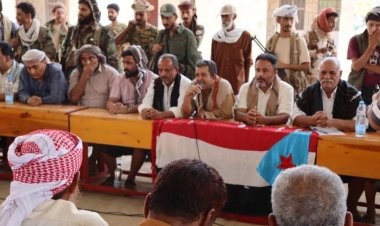 رئيس تنفيذية انتقالي أبين يعقد لقاء موسعاً مع شخصيات سياسية وأمنية واجتماعية ومشايخ لودر