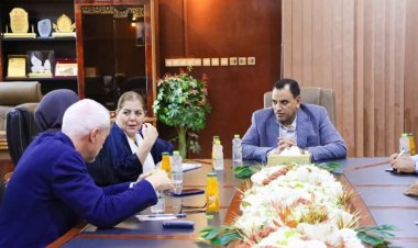 الوزير السقطري يناقش مع فريق البرنامج الإنمائي للأمم المتحدة مستوى تنفيذ مشروع إعادة تأهيل الميناء السمكي في عدن ومشروع تنمية مصائد الأسماك