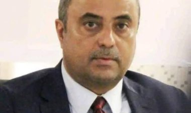 رئيس الوزراء يؤكد حرص الحكومة على احتواء التدهور الاقتصادي والخدمي وتخفيف المعاناة المعيشية للمواطنين