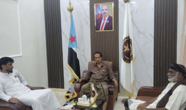 رئيس تنفيذية انتقالي المهرة يلتقي برئيس الهيئة العسكرية للجيش والأمن الجنوبي بالمحافظة