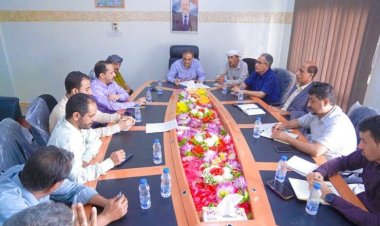 محلي شبوة يناقش الاستعدادات لمواجهة انتقال الأوبئة المنتشرة في المحافظات المجاورة