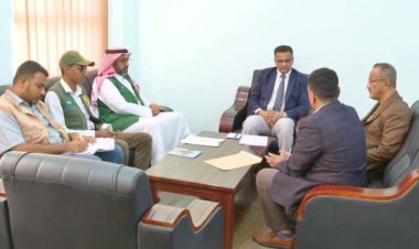 الأمين العام لمحلي حضرموت يطلع على التجهيزات لتدشين مشروع “300 ألف سلة غذائية لمستقبل آمن في اليمن” للعام 2025–2026م