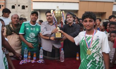 رئيس تنفيذية انتقالي حضرموت يتوج اتفاق روكب بطلاً لدوري أشبال الجنوب النسخة الثانية بالمكلا