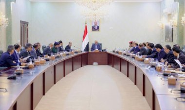 رئيس الوزراء يترأس في عدن الاجتماع الأول لمجلس الوزراء