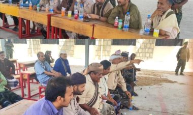 قائد الحزام الأمني بالمنطقة الوسطى يعقد لقاءً موسعاً مع المشائخ والوجهاء والشخصيات الاجتماعية بمديرية مودية