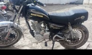 مركز شرطة فوة التابع لأمن مديرية المكلا يضبط 4 اشخاص قاموا بسرقة خمس دراجات نارية من أماكن متفرقة بمنطقة فوة.