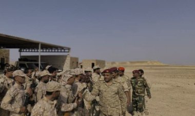 رئيس عمليات لواء حضرموت ينفذ زيارة عيدية لرفع الروح المعنوية في المواقع العسكرية