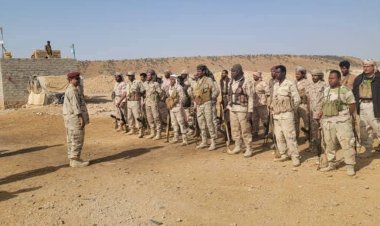 العميد عبدالله باجبير يتفقد مواقع لواء شبام ويشيد بالروح المعنوية للمقاتلين