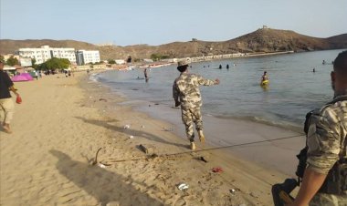 خفر السواحل قطاع خليج عدن تقوم بحملات توعية عبر مكبرات الصوت من داخل سواحل عدن