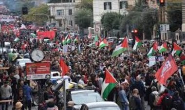 المئات بإيطاليا يتضامنون مع الشعب الفلسطيني