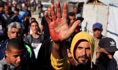 إصابة فلسطينيين قرب نقطة توزيع مساعدات بغزة