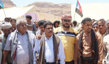 رئيس انتقالي حضرموت يشهد الزواج الجماعي الميسر الأول لعدد 100 عريس وعروس في مديرية يبعث