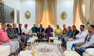 رئيس كتلة أعضاء الجمعية الوطنية بساحل حضرموت يطمئن على صحة الأستاذ “علي الكثيري”