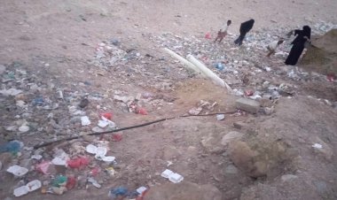 طفلان ينجوان من الموت قرب المنصة بساحل حضرموت