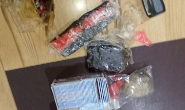 أمن العاصمة عدن يلقي القبض على متهم بحوزته كمية من الحشيش والحبوب  المخدرة في البساتين.