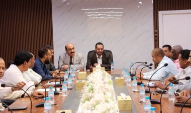 الوزير العكبري يزور مكتب تربية ساحل حضرموت ويشيد بكوادره في إنجاز التكاليف الوزارية للعام الدراسي المنصرم