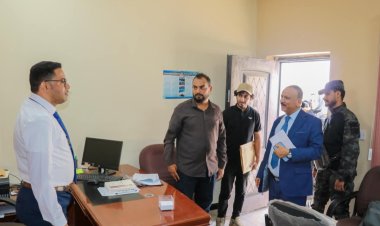 وزير النقل يتفقد مستوى الانضباط الوظيفي في ديوان الوزارة بعد إجازة عيد الأضحى