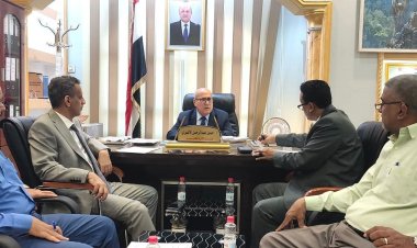 وزير الإدارة المحلية يناقش مصفوفة أولوية الوزارة العاجلة خلال الـ (100) يوم القادمة