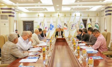 وزير النقل يترأس اجتماعاً بقيادات هيئات ومؤسسات الوزارة لمناقشة مصفوفة الأولويات الحكومية العاجلة