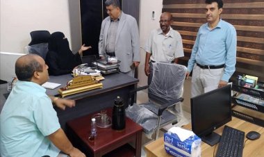 الأمين العام لجامعة المهرة يتفقد الانضباط الوظيفي بعد إجازة عيد الأضحى المبارك