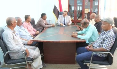 الأمين العام لمحلي حضرموت يلتقي قيادة فرع اتحاد كرة القدم ويطّلع على التحضيرات للدورة الآسيوية للمدربين وبطولة كأس حضرموت التاسعة