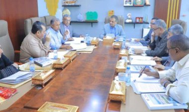 محافظ عدن يترأس اجتماعًا لمجلس إدارة صندوق النظافة والتحسين