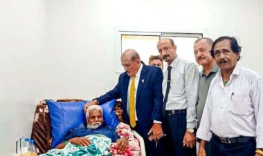 فريق من الجمعية الوطنية يطمئن على صحة العميد مبارك هندي بمستشفى عبود العسكري بالعاصمة عدن