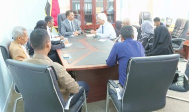 الأمين العام لمحلي حضرموت يناقش سبل تطوير الأداء بصندوق تنمية المهارات ويؤكد على أهمية التدريب النوعي والتأهيل المهني