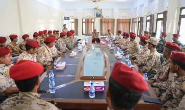 قائد المنطقة العسكرية الثانية يلتقي بخريجي الكلية الحربية من منتسبي المنطقة