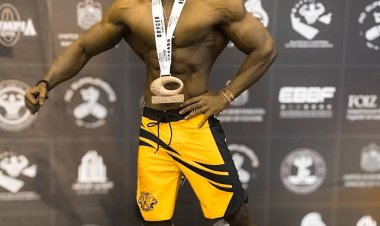 البطل أنس بلعلا نجم شعب حضرموت لكمال الأجسام يتوج ببرونزية دبي برو للمحترفين ويرفع اسم حضرموت والوطن عالياً