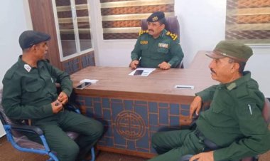 مدير أمن شبوة يطلع على سير العمل بإدارة مكافحة المخدرات