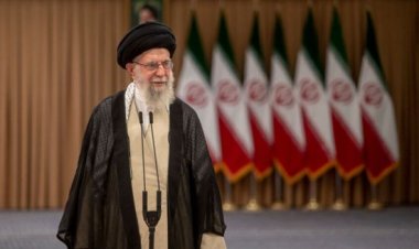 خامنئي يحث بوتين على فعل المزيد بعد الضربات الأمريكية