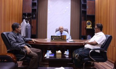 المدير باعباد يلتقي مدير إدارة التربية والتعليم بمديرية الشحر ويناقش جملة من القضايا التربوية والتعليمية واستعدادات الإدارة للعام الدراسي الجديد