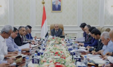 المجلس الأعلى للطاقة برئاسة رئيس الوزراء يقر حلولاً إسعافية عاجلة لتوفير وقود لكهرباء عدن