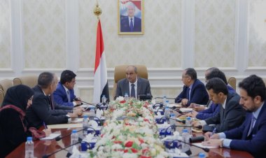 رئيس الوزراء يرأس اجتماعاً حكومياً لمعالجة الإشكالات القائمة في توفر الغاز المنزلي