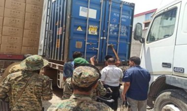 خلال عملية نوعية.. ضبط (3) حاويات محملة بسوائل وريدية مخالفة في لحج