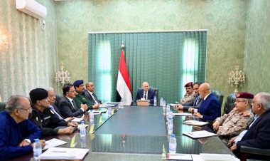 رئيس مجلس القيادة يعقد اجتماعاً باللجنة الأمنية العليا بحضور رئيس الوزراء