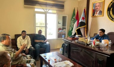 رئيس تنفيذية انتقالي حضرموت يبحث مع مقادمة ومرجعيات حي الشهيد خالد إحياء الفعاليات التراثية بالمكلا