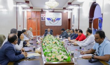 وزير النقل يناقش مستوى أداء نشاط الهيئة العامة للطيران المدني والأرصاد والمطارات في المناطق المحررة