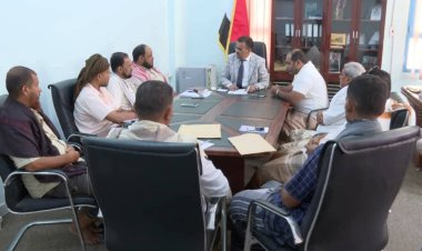 الأمين العام محلي حضرموت يبحث أوضاع مديرية الديس الشرقية ويؤكد اهتمام السلطة المحلية بتحسين الخدمات