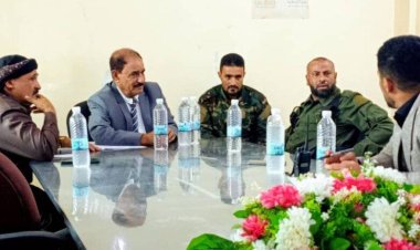 محافظ الضالع يناقش مع قائد قوات الحزام الأمني الأوضاع الأمنية بالمحافظة.