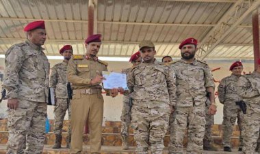 العميد اليافعي يكرم خريجي الكلية الحربية المنتسبين للواء الأول دعم وإسناد