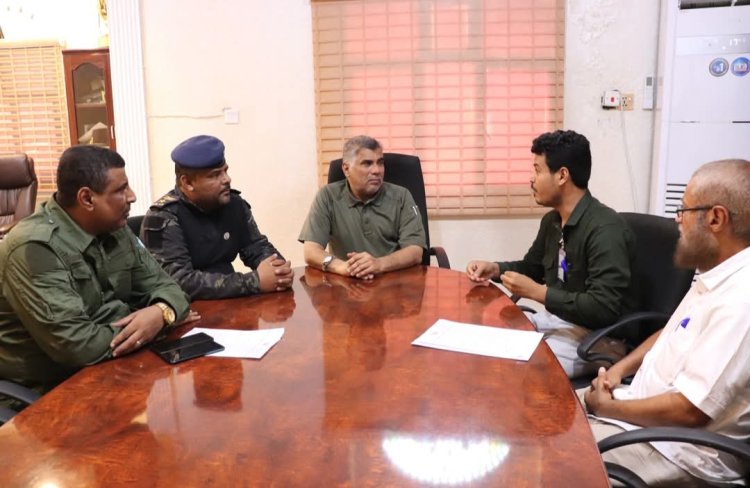 العميد المنهالي يؤكد استمرار دعمه لمركز المكلا للكلية الصناعية ويوجّه بمواصلة تحويل عائدات المخالفات إلى حساب المركز