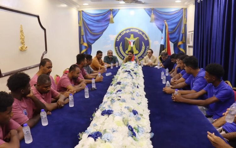 رئيس تنفيذية انتقالي حضرموت يستقبل إدارة ولاعبي نادي تضامن حضرموت ويكرمهم بمناسبة تأهلهم إلى دوري الدرجة الأولى لكرة السلة