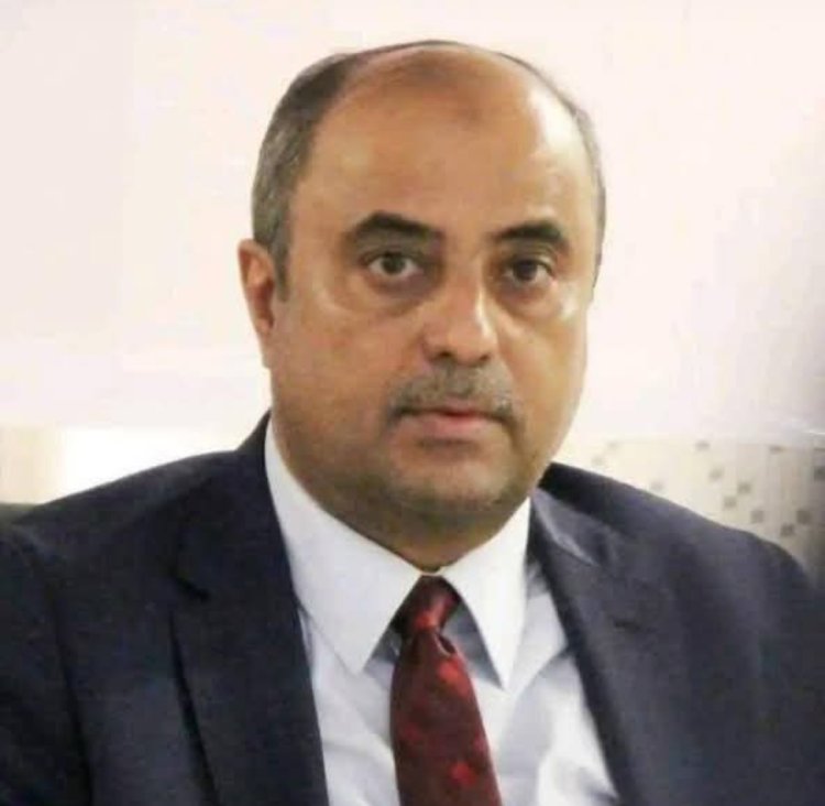 رئيس الوزراء يؤكد حرص الحكومة على احتواء التدهور الاقتصادي والخدمي وتخفيف المعاناة المعيشية للمواطنين