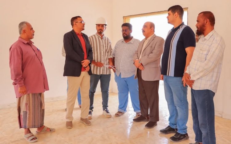 الأمين العام لمحلي حضرموت يتفقد سير الأعمال الإنشائية في روضة "منار" بديس المكلا