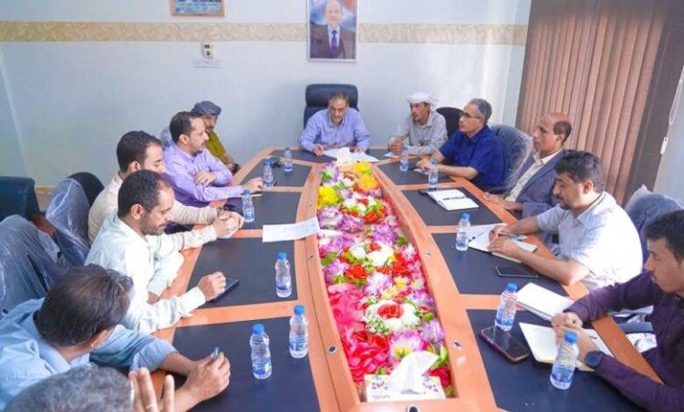 محلي شبوة يناقش الاستعدادات لمواجهة انتقال الأوبئة المنتشرة في المحافظات المجاورة