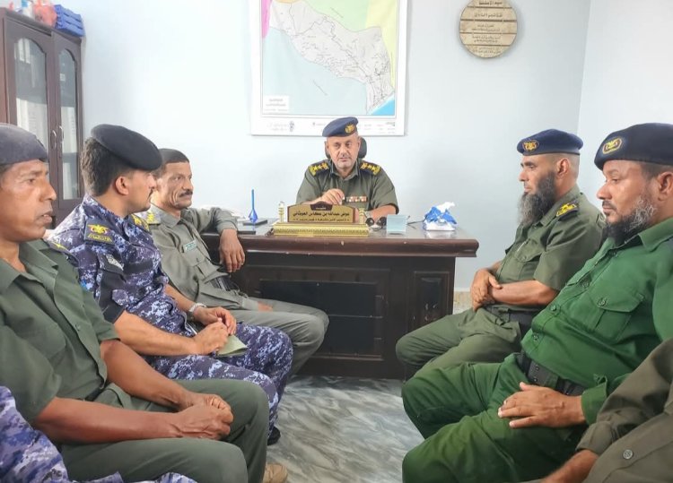 مدير أمن غيل باوزير يبحث مع رؤساء الأقسام آليات تنفيذ الخطة الأمنية الخاصة بعيد الأضحى